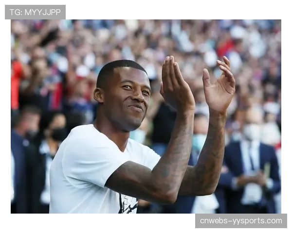 巴黎球迷现场高歌，王子公园球场气氛热烈