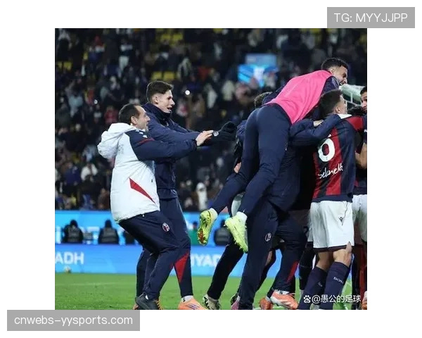 海登海姆球员在门线前用身体封堵射门后,被队医搀扶下场治疗 海登海姆球员在门线前用身体封堵射门后,被队医搀扶下场治疗